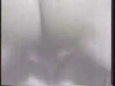 书呆子女孩知道如何骑公鸡