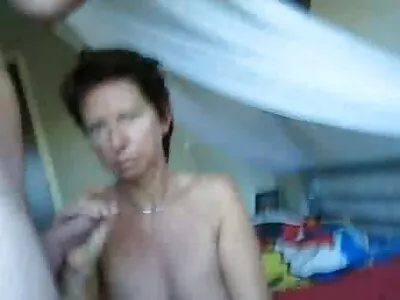小狗是她最喜欢的位置
