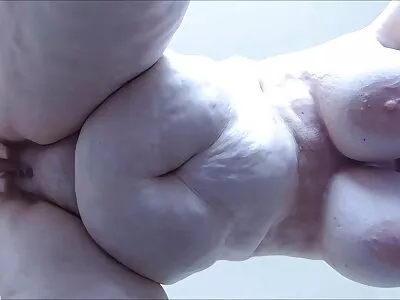 大女孩都喜欢大公鸡