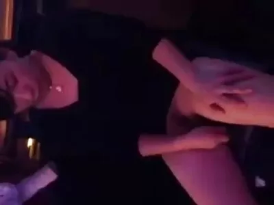 钻我的青少年 GF 的毛茸茸的猫
