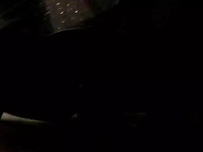 肌肉男和他晒黑的 GF 在 cam 上尝试肛门