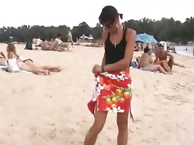 抚摸她紧致的白屁股