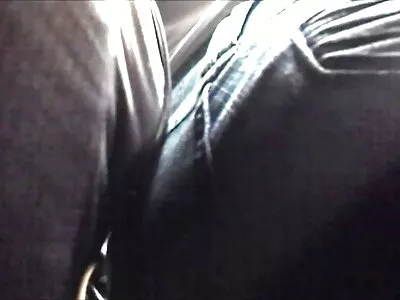 热青少年玩她的假阳具