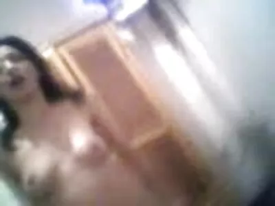 大屁股的妻子跳到我的鸡巴上