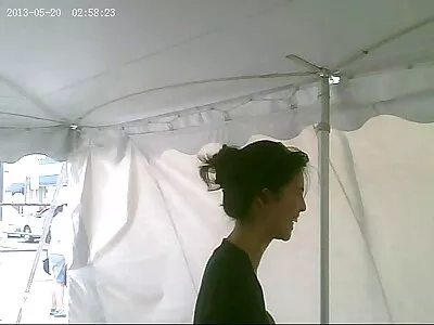 在给她的 BF 宝贝上油后，她的骨头变硬了