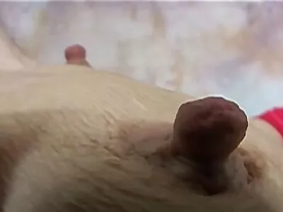 纹身花花公子在厨房里操她漂亮的女朋友，！天啊！