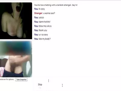 一个性感的小鸡与一个紧的猫插孔