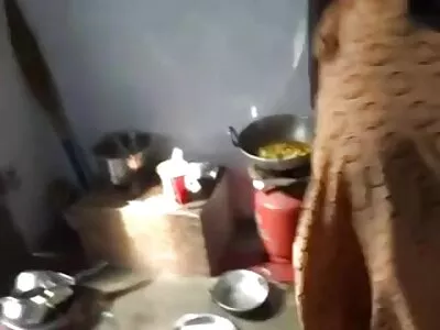 在她漂亮的 tatas 中振作起来