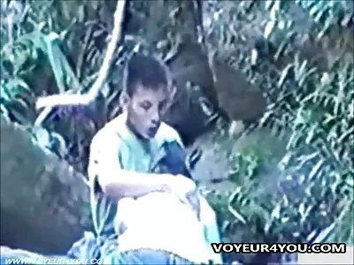 来自辣妹的口交和地板上的性爱