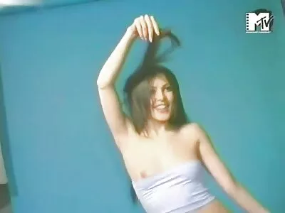 热黑发做口交并被性交